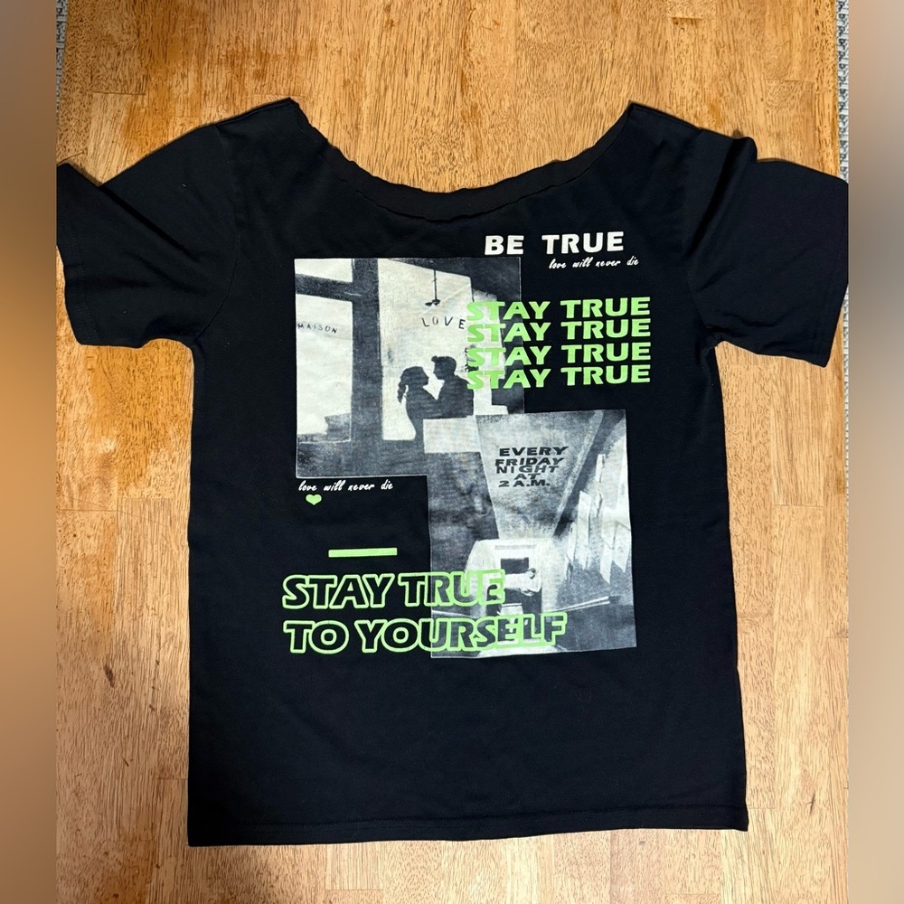 Black Short Sleeve Tee with‎ Urban Graphic Design